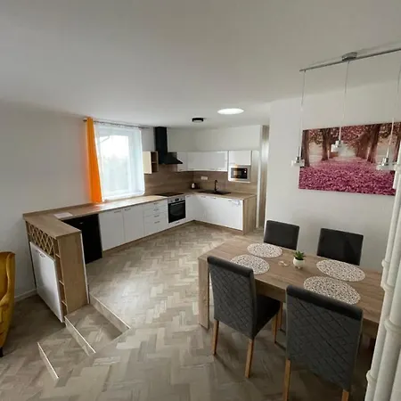 Lucia Apartmán